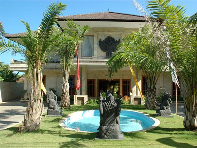 Oyo 2334 Melka Excelsior Hotel Singaraja Εξωτερικό φωτογραφία