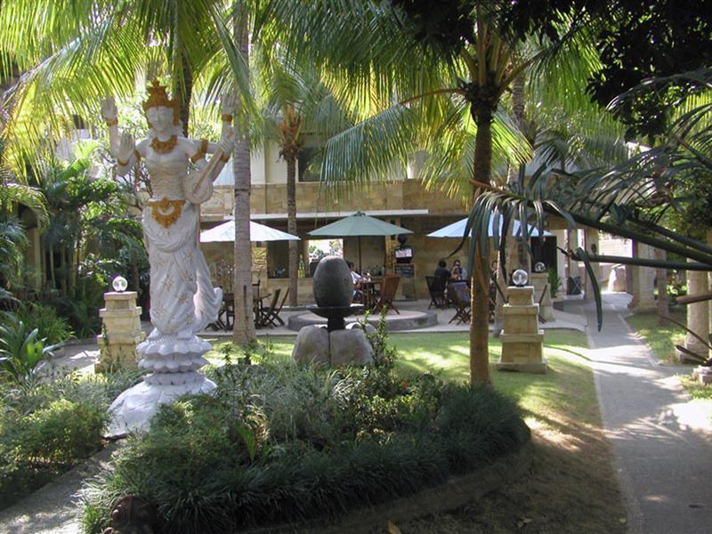 Oyo 2334 Melka Excelsior Hotel Singaraja Εξωτερικό φωτογραφία