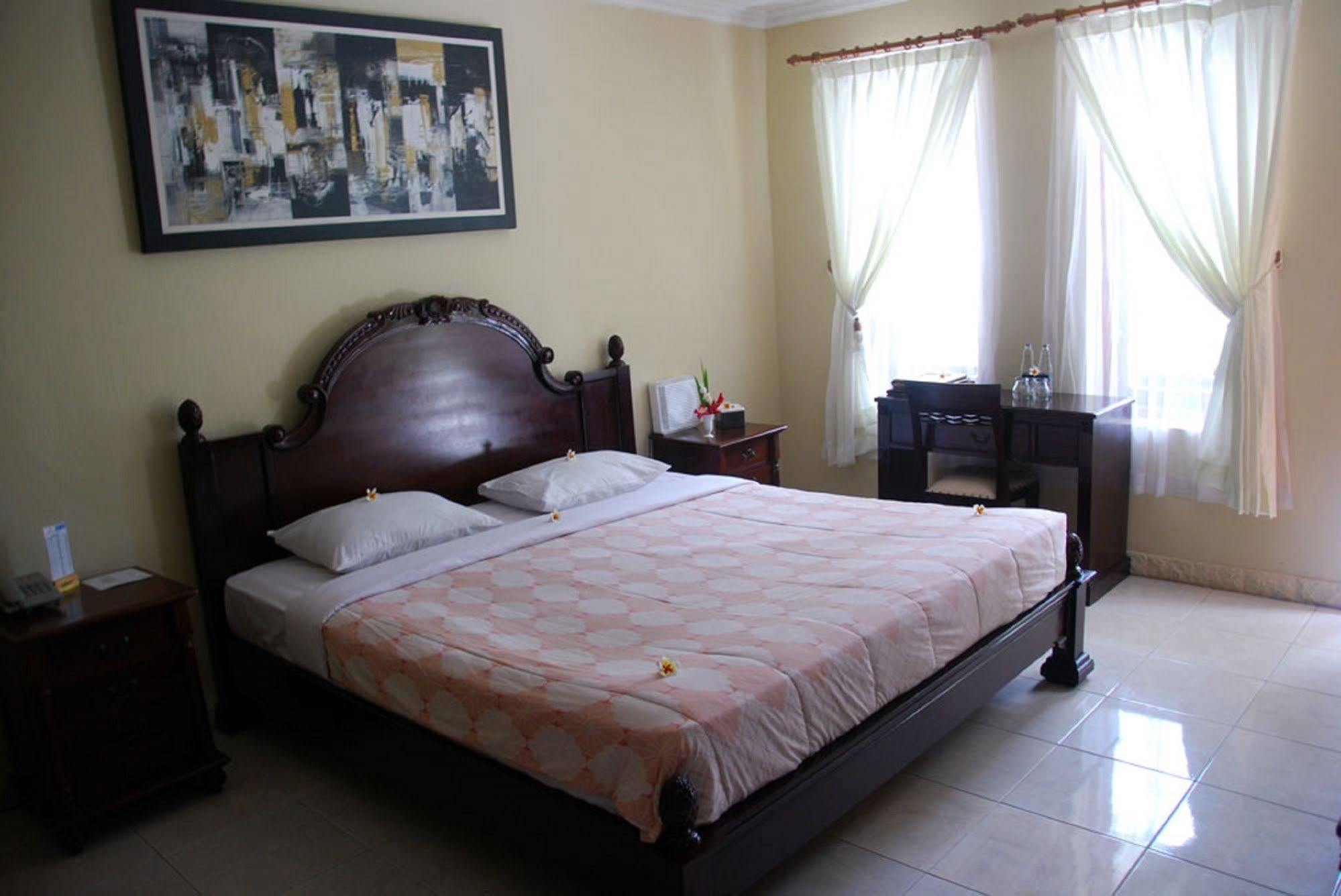 Oyo 2334 Melka Excelsior Hotel Singaraja Εξωτερικό φωτογραφία