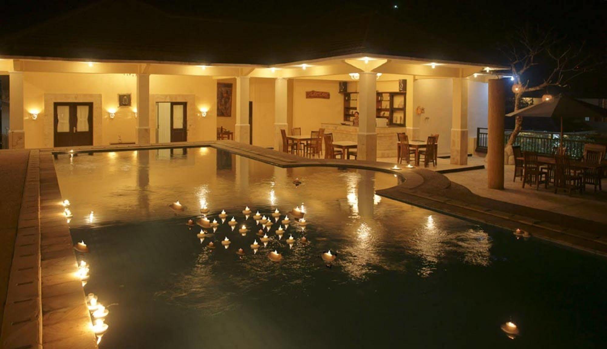 Oyo 2334 Melka Excelsior Hotel Singaraja Εξωτερικό φωτογραφία